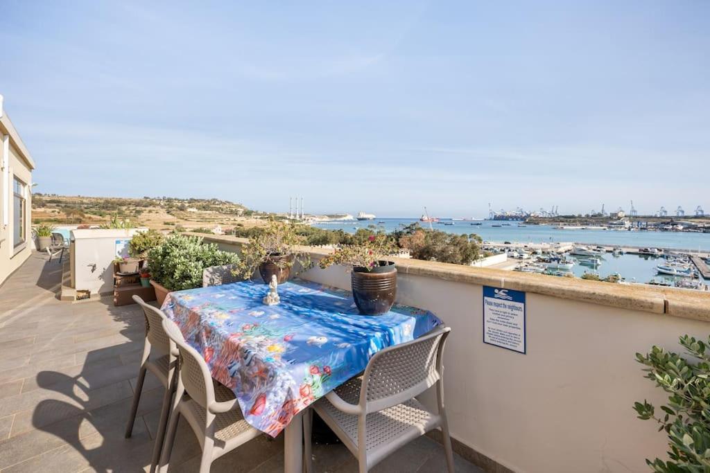 Seagull Penthouse Marsaxlokk Apartamento Exterior foto