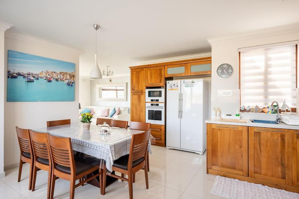 Seagull Penthouse Marsaxlokk Apartamento Exterior foto